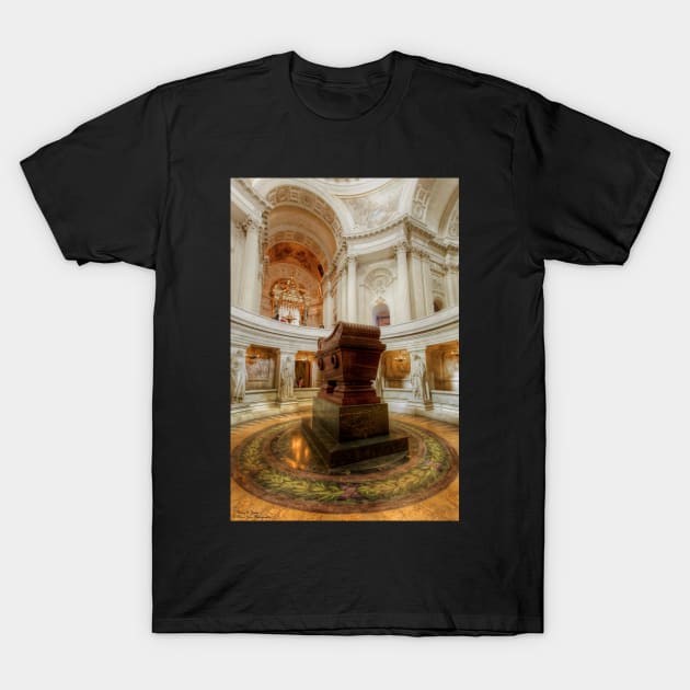 Napoleon's Tomb - A Different View © T-Shirt by PrinceJohn